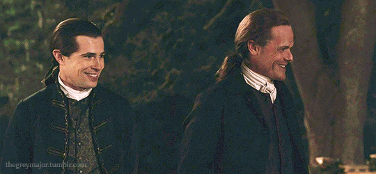 Gif de Lord John y Jamie Fraser en Outlander.